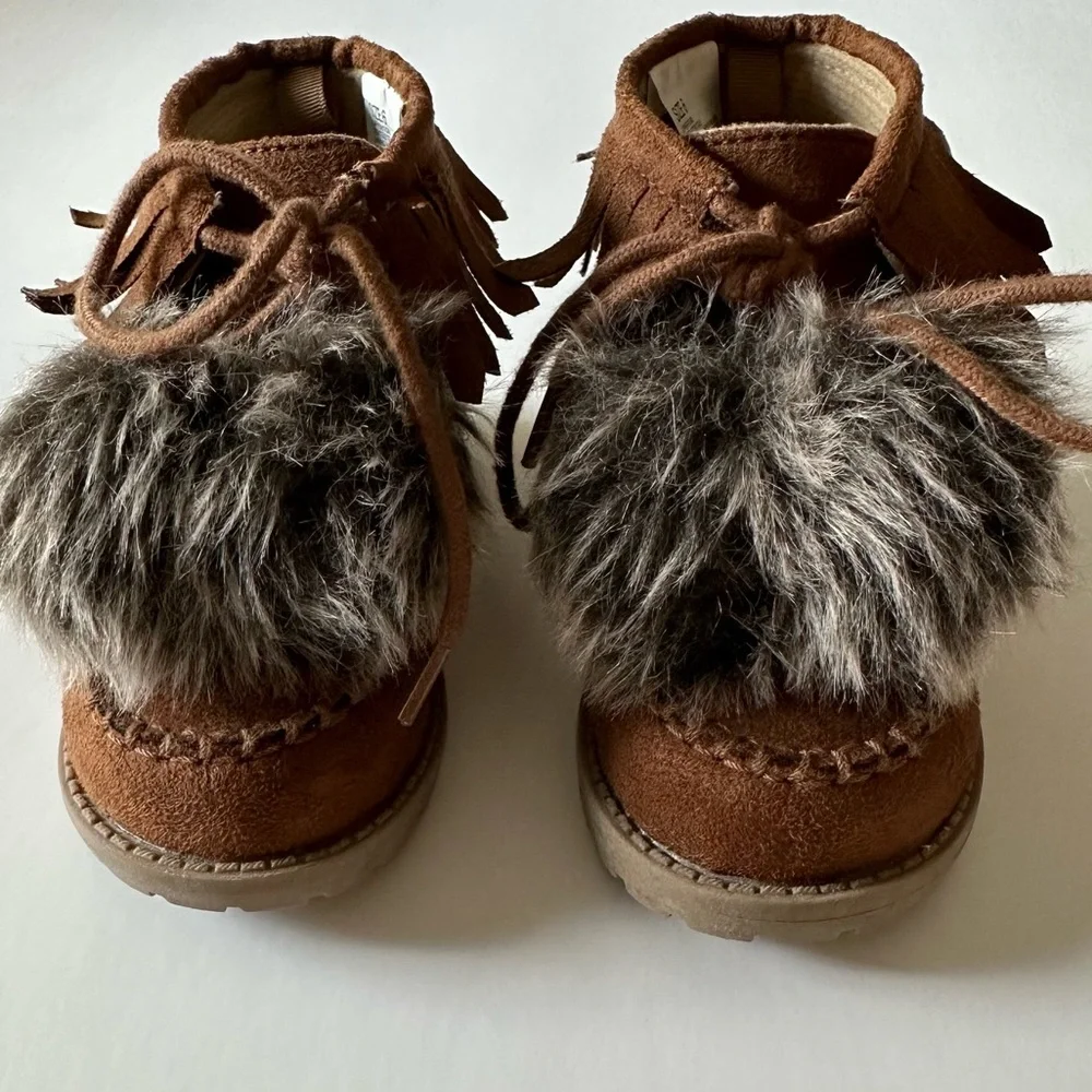 Crazy 8 toddler girl moccasin boots size 6